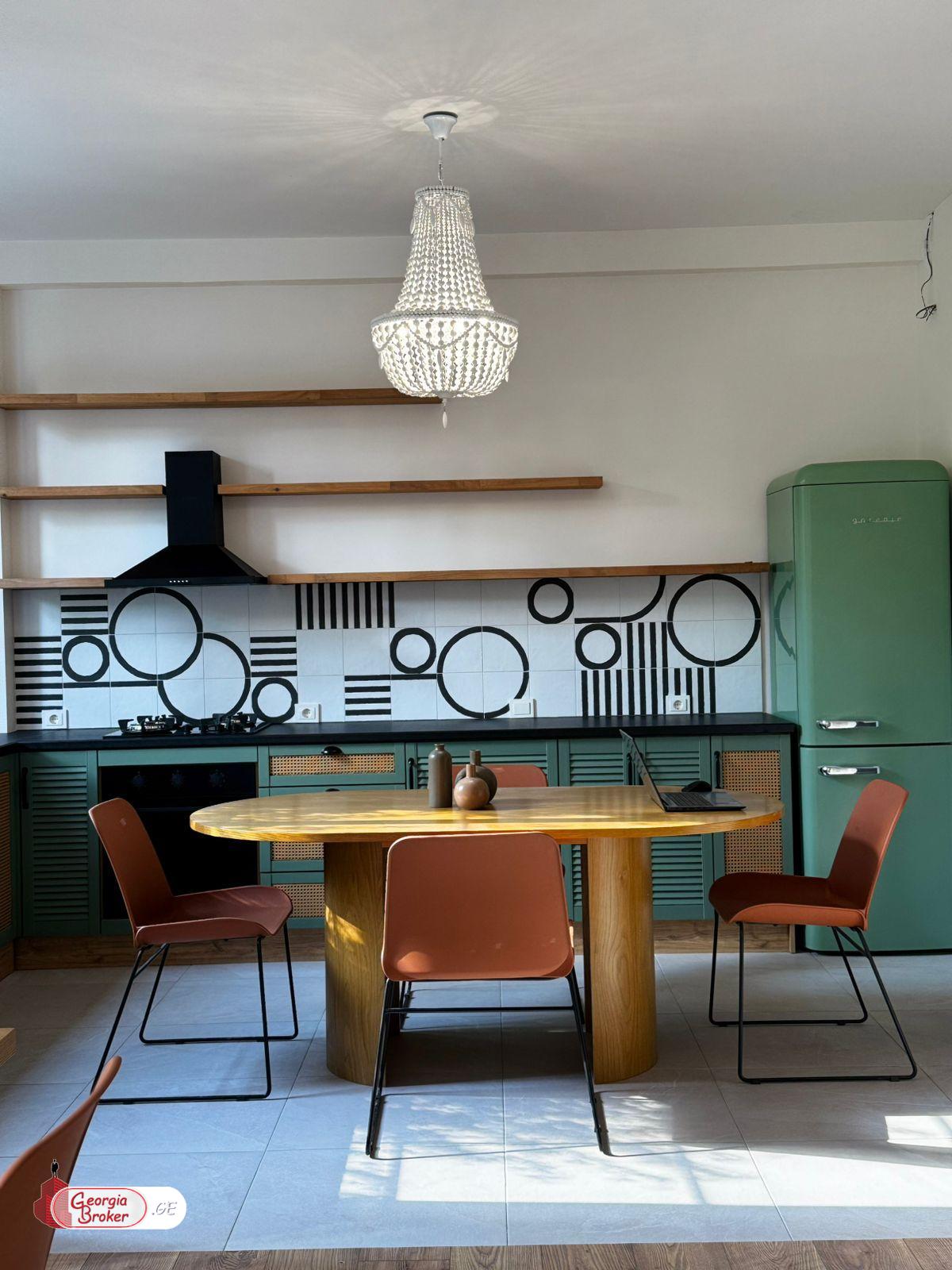 იყიდება ახალი გარემონტებული 5 ოთახიანი სახლი ისანში